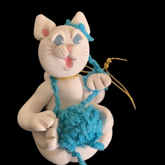 Vintage Cecile Baerd OOAK White Kitty Cat w Blue Yarn Figure *Sugar* Signed, Tag - Picture 2 of 10